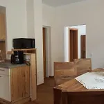 Apartament Juns Tux
